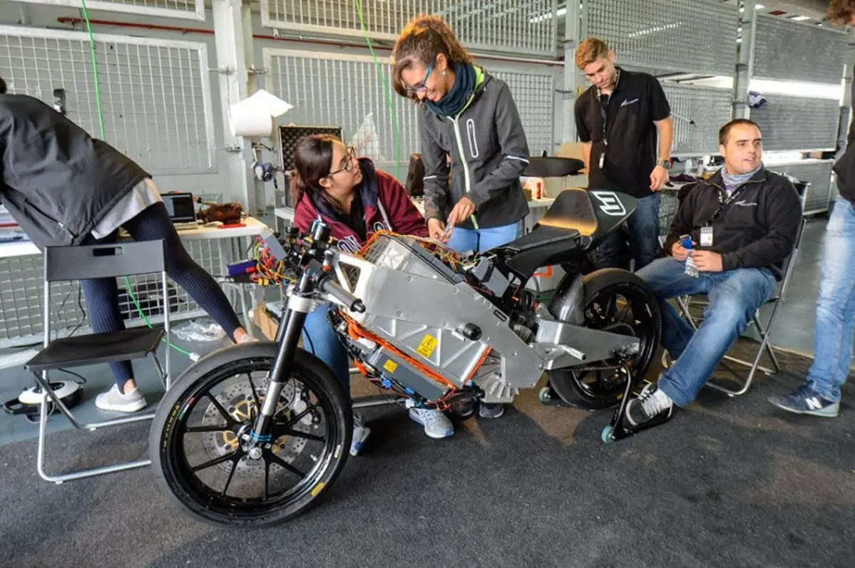 Motostudent 2016: sfida in pista tra Università di tutto il mondo (19)