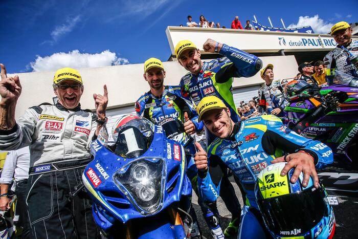 Il team SERT vincitore del quindicesimo titolo iridato Suzuki in Endurance