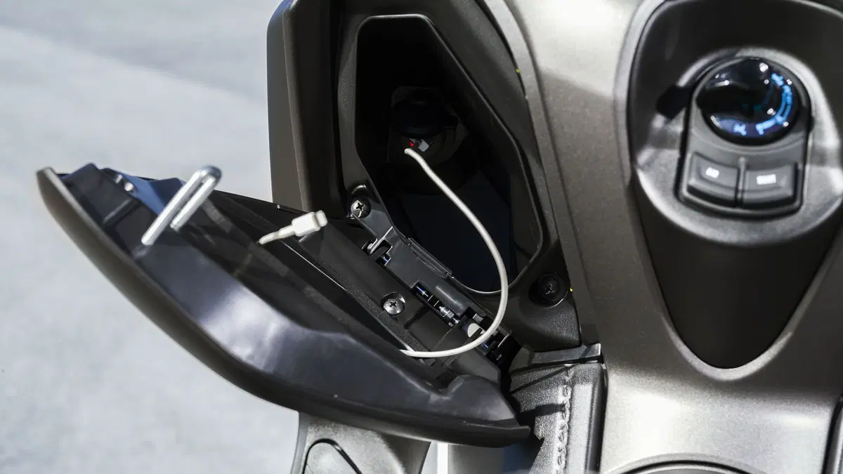 Nuovo Yamaha X-MAX 300 (18)