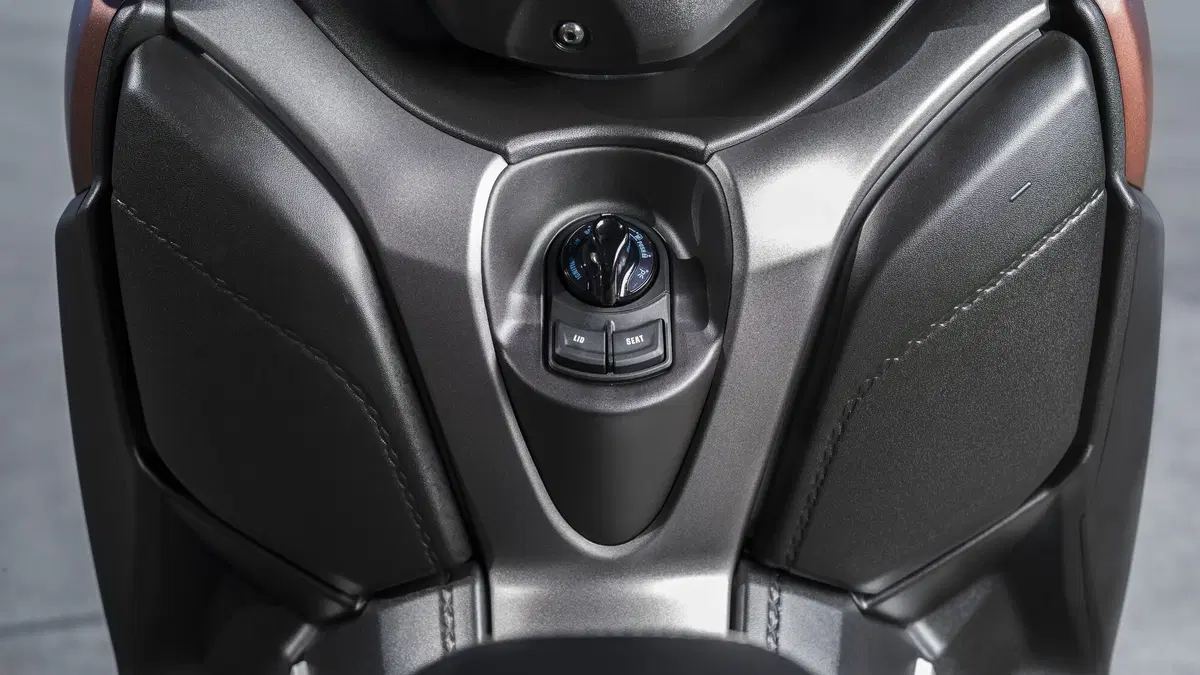 Nuovo Yamaha X-MAX 300 (15)
