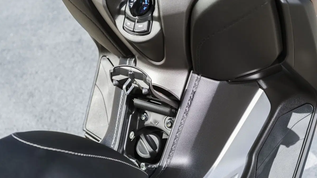 Nuovo Yamaha X-MAX 300 (17)