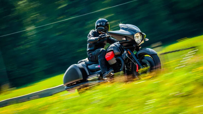 Moto Guzzi MGX-21: una bagger all'italiana