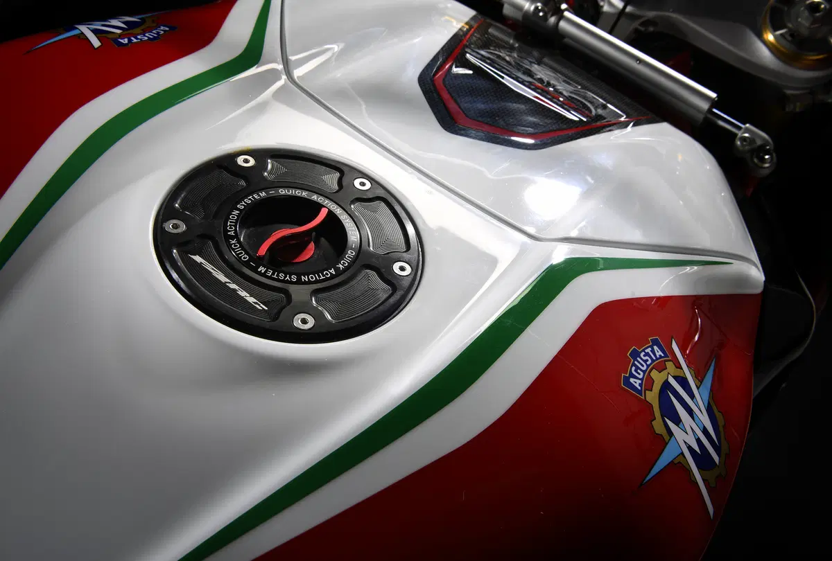 MV Agusta F4 RC, la replica da 212 cv  (14)