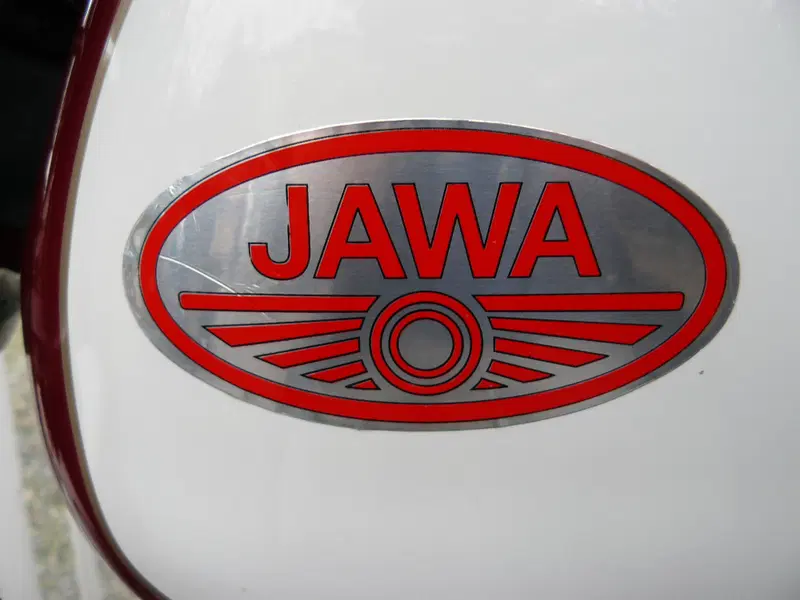 Il nome di questa famosa casa &egrave; il risultato della unione delle prime lettere di Janecek (che era l&rsquo;importatore per la Cecoslovacchia) e di Wanderer, azienda della Sassonia che produceva auto e moto