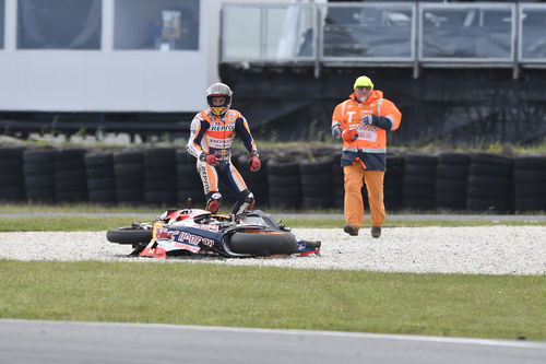 MotoGP, Australia 2016. FOTO - La caduta di Márquez  (4)