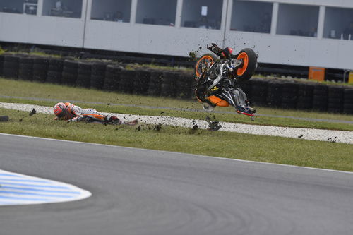 MotoGP, Australia 2016. FOTO - La caduta di Márquez 