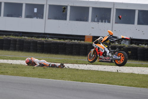 MotoGP, Australia 2016. FOTO - La caduta di Márquez  (3)