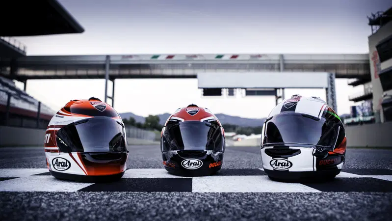Al via la campagna Ducati per la sostituzione del casco