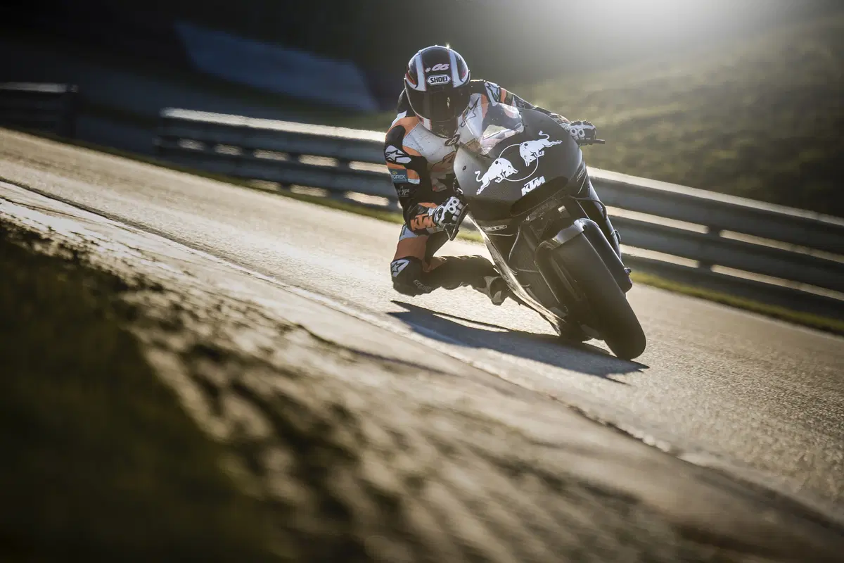 KTM RC16, il motore della MotoGP (Video) (4)