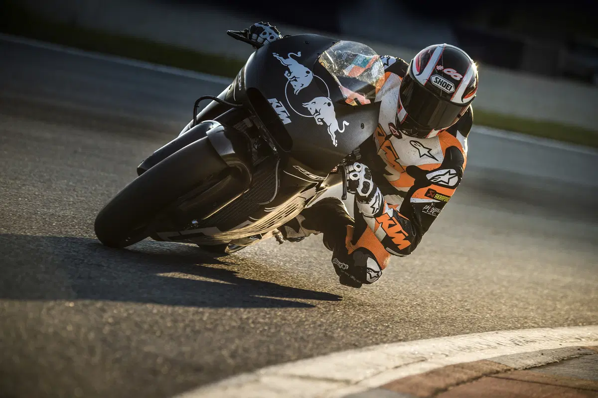 KTM RC16, il motore della MotoGP (Video) (7)