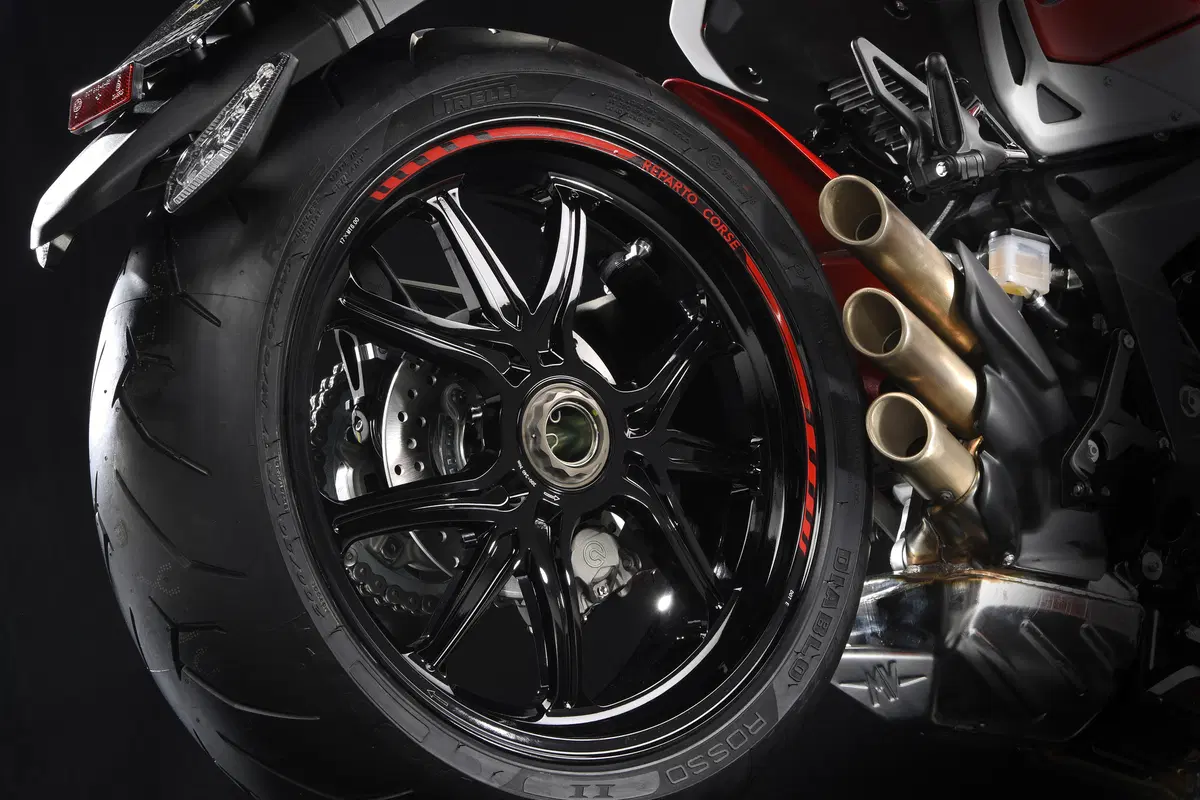 Nuova MV Agusta Dragster 800 RC (23)