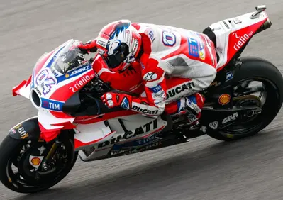 MotoGP. Dovizioso in pole a Sepang. Rossi 2°