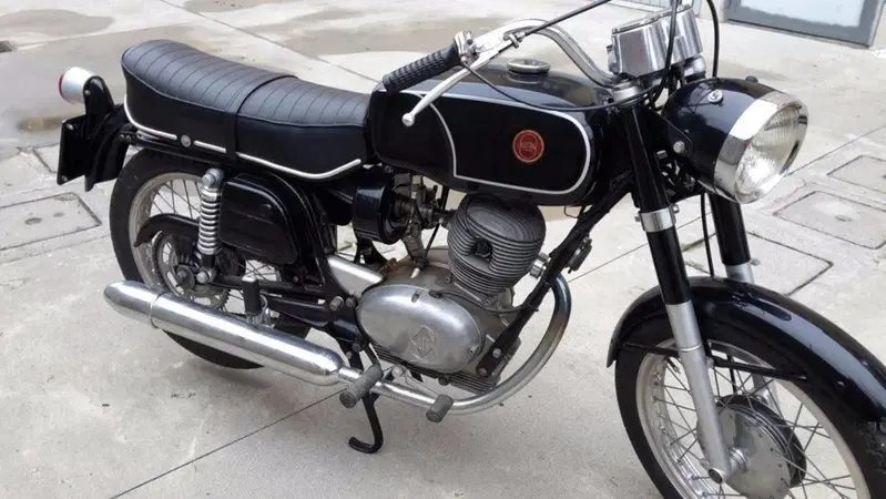 Gilera 124 5V (2)