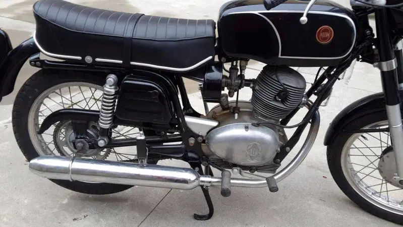 Gilera 124 5V (3)