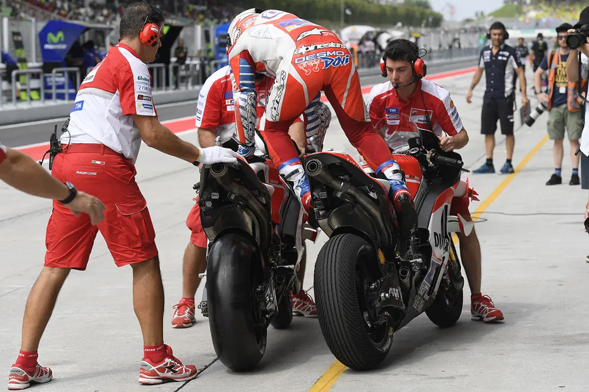 MotoGP. Le foto più spettacolari del GP di Malesia 2016 (26)