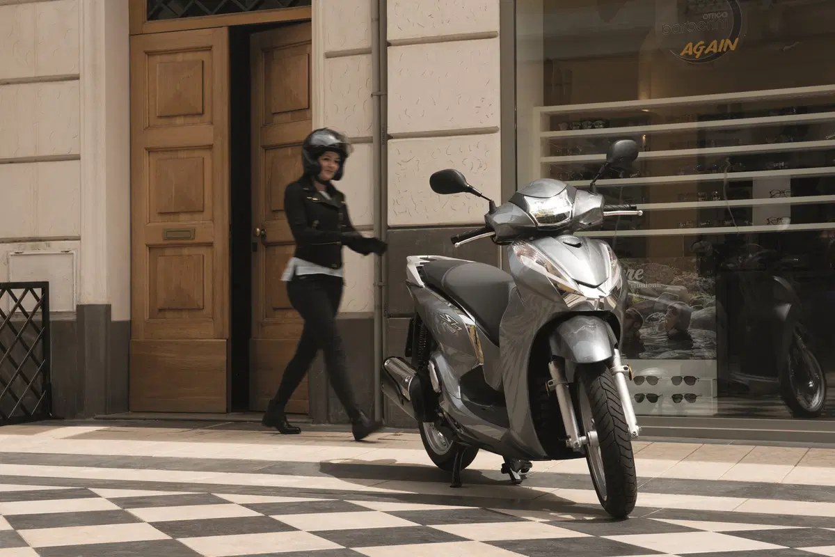 Honda SH300i, la storia di un grande idea (3)