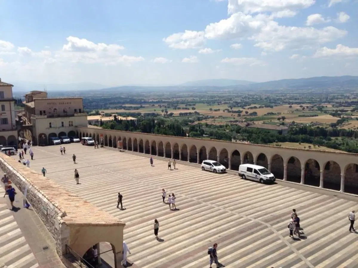 In viaggio con Camilla: Montepulciano, Castiglione del Lago, Assisi