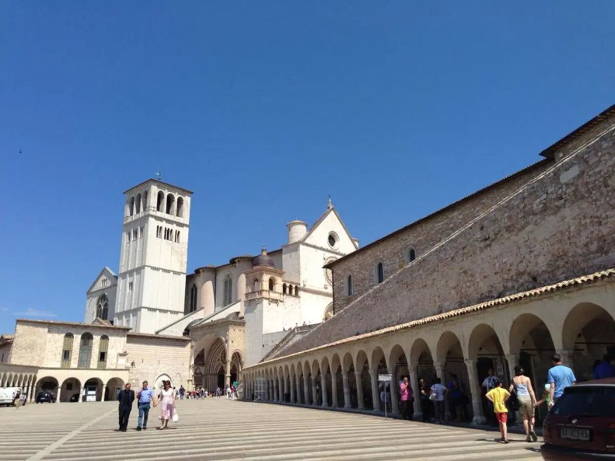 In viaggio con Camilla: Montepulciano, Castiglione del Lago, Assisi (3)