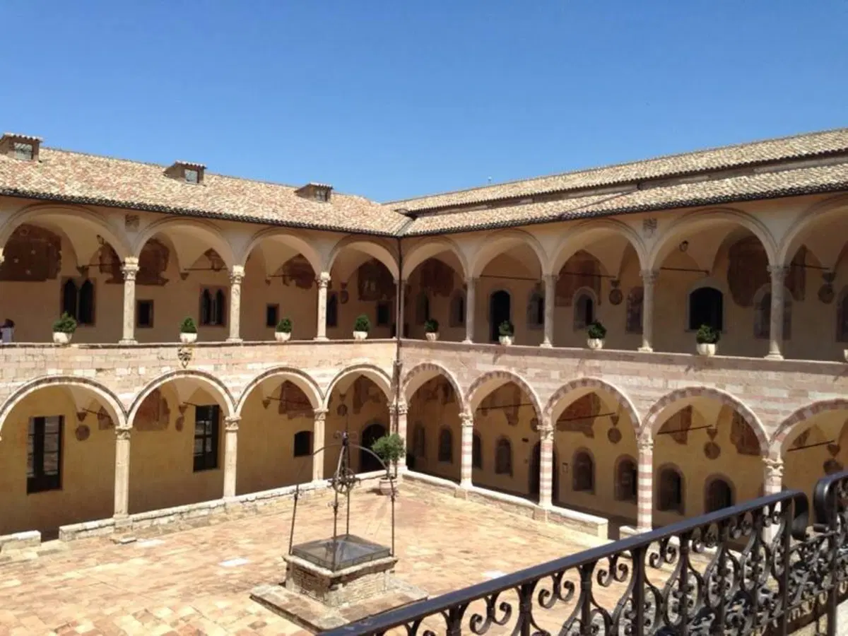 In viaggio con Camilla: Montepulciano, Castiglione del Lago, Assisi (9)