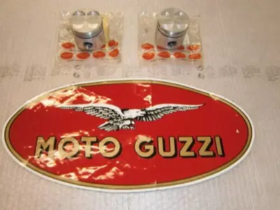coppia pistoni v35 4v Moto Guzzi