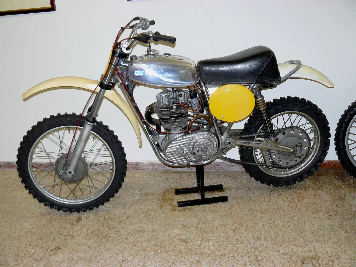 Dinosauri o capolavori? Yamaha e CCM cross