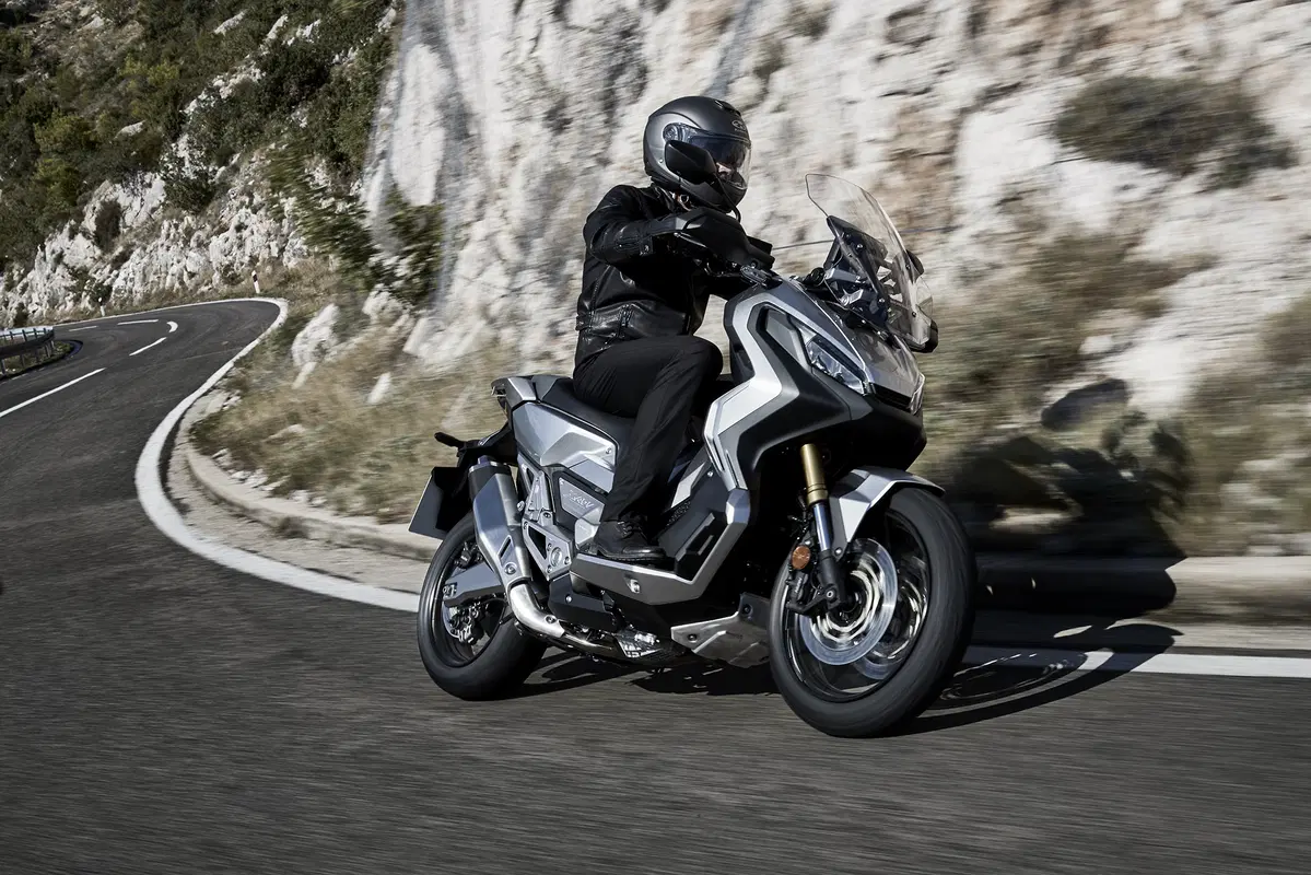 Honda X-ADV a EICMA 2016: foto e dati EMBARGO (16)