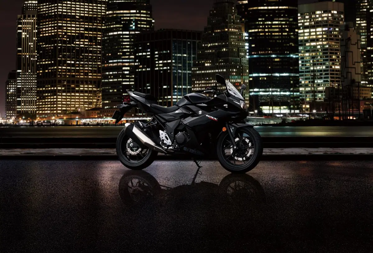 Suzuki GSX250R 2017 ad Eicma 2016: foto e dati (17)