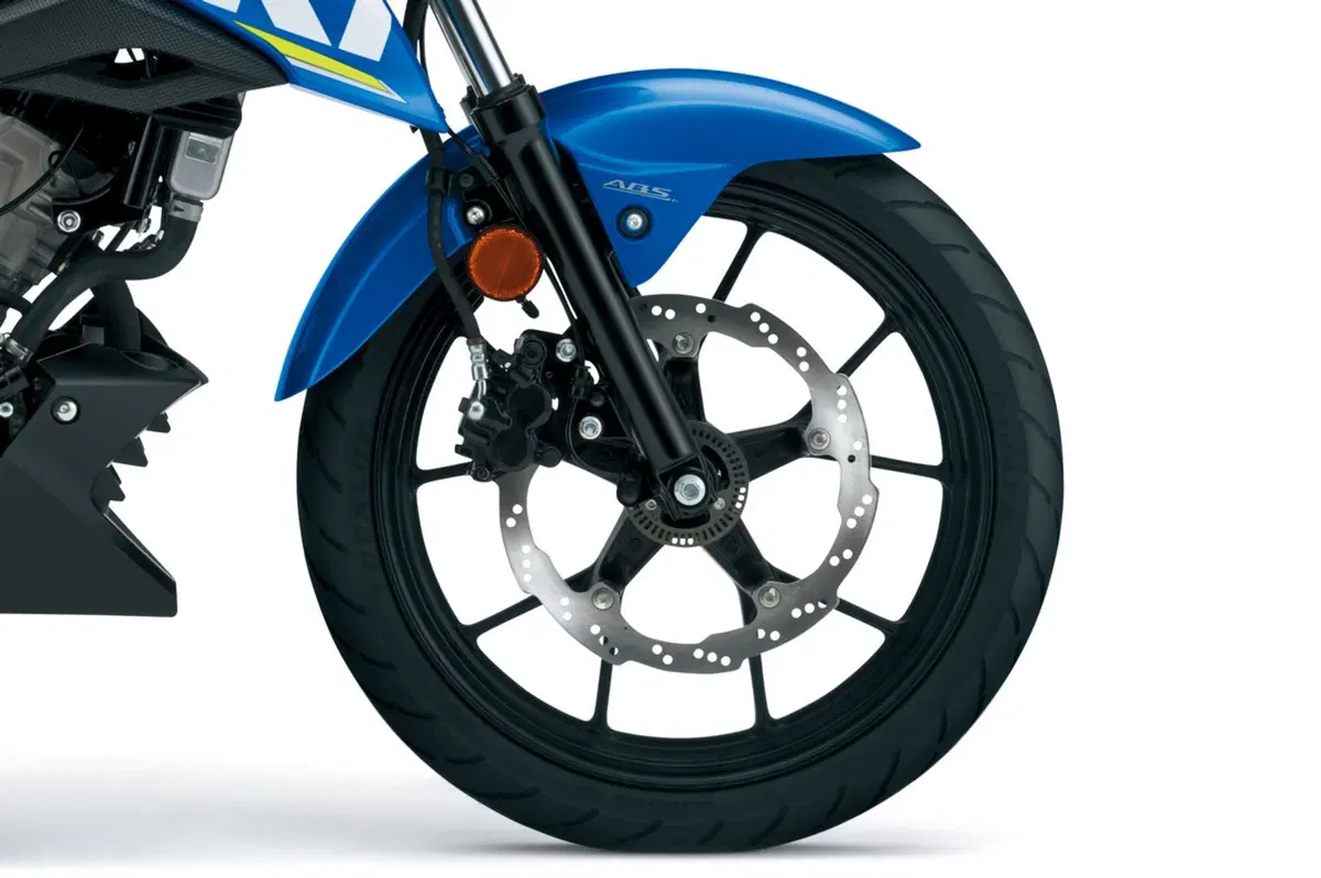 Suzuki GSX-S 125 2017 a Eicma: le foto della piccola naked EMBARGO (22)