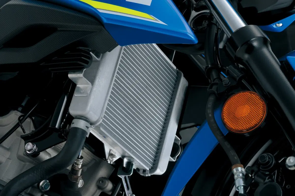 Suzuki GSX-S 125 2017 a Eicma: le foto della piccola naked EMBARGO (36)