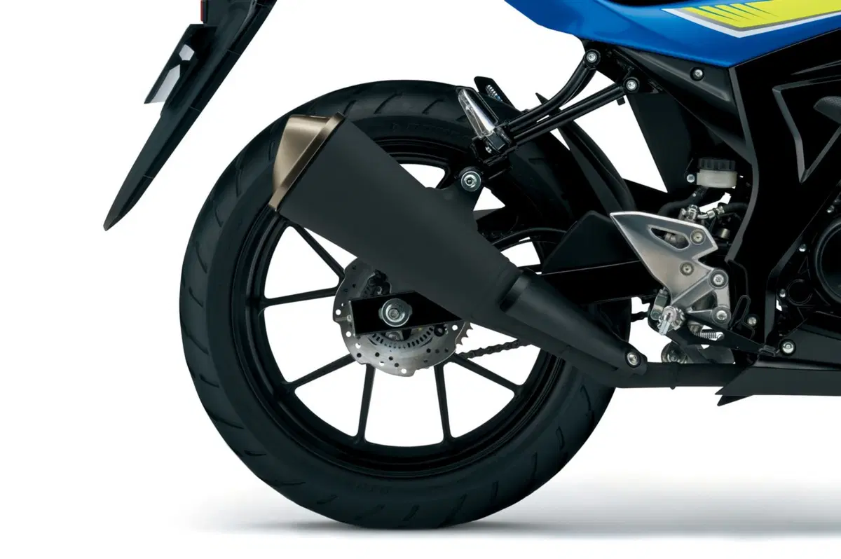 Suzuki GSX-S 125 2017 a Eicma: le foto della piccola naked EMBARGO (32)