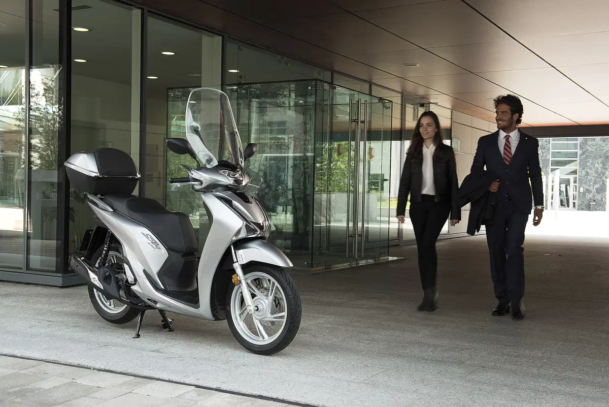 Honda SH 125i e SH 150i 2017 a EICMA 2016: foto e dati EMBARGATI (18)