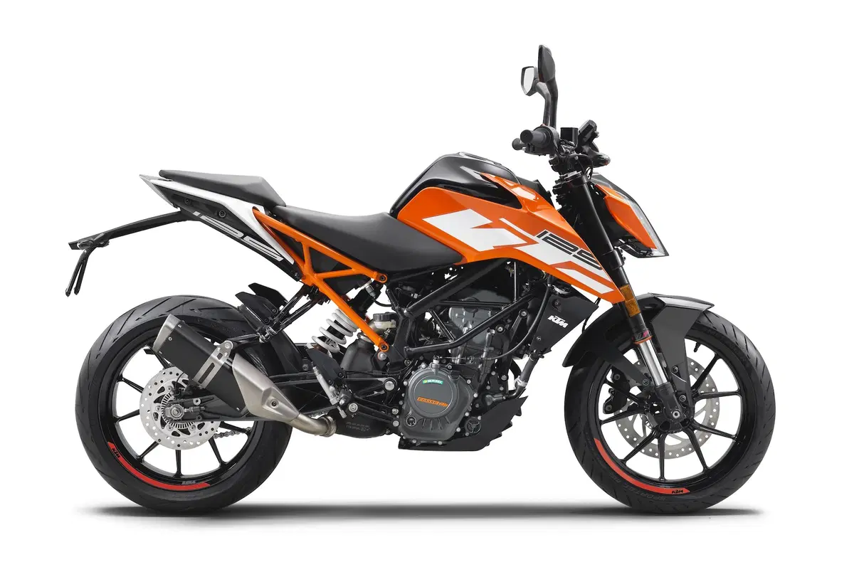 KTM Duke 125 e 250 2017: foto e dati (8)