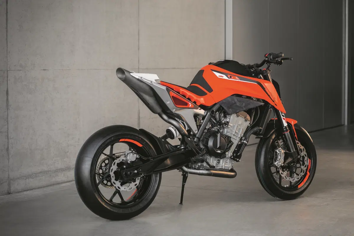 Prototipo KTM Duke 790 a Eicma 2016: foto e dati (12)