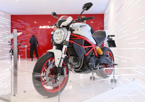Ducati Monster 797 ad EICMA 2016: foto e dati