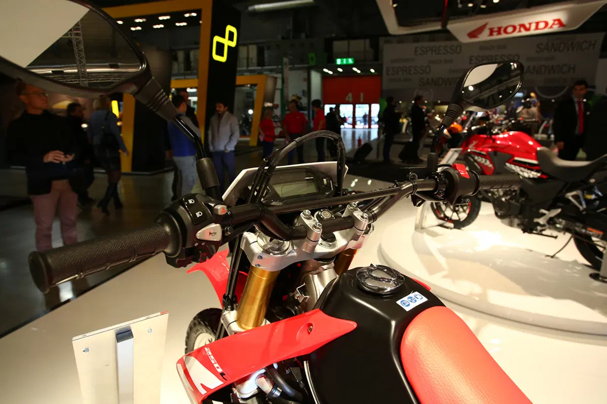 Honda CRF 250L 2016 a EICMA 2017: foto e dati EMBARGO (4)