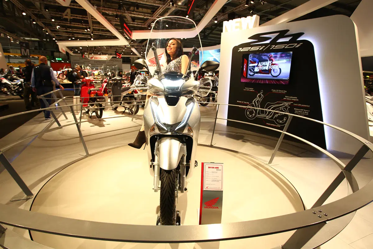 Honda SH 125i e SH 150i 2017 a EICMA 2016: foto e dati EMBARGATI (19)