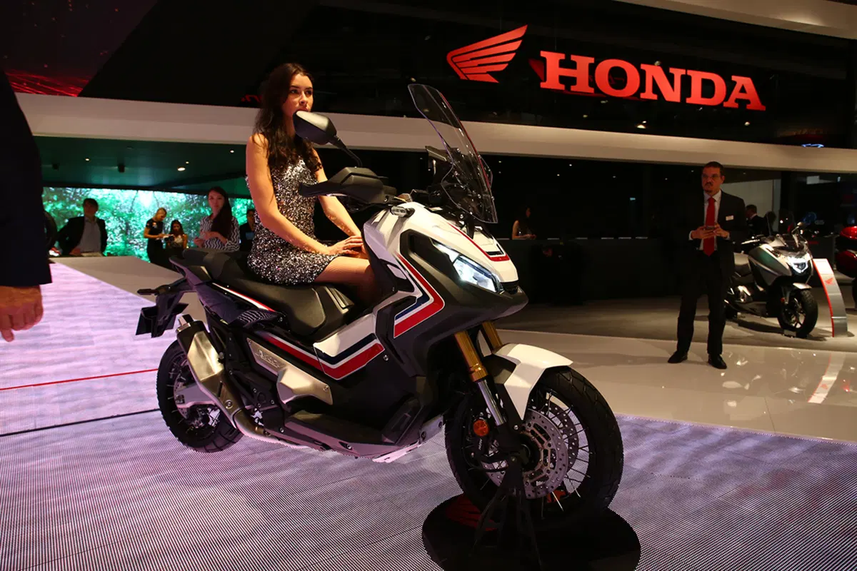 Honda X-ADV a EICMA 2016: foto e dati EMBARGO
