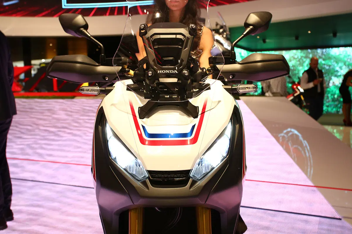 Honda X-ADV a EICMA 2016: foto e dati EMBARGO (2)