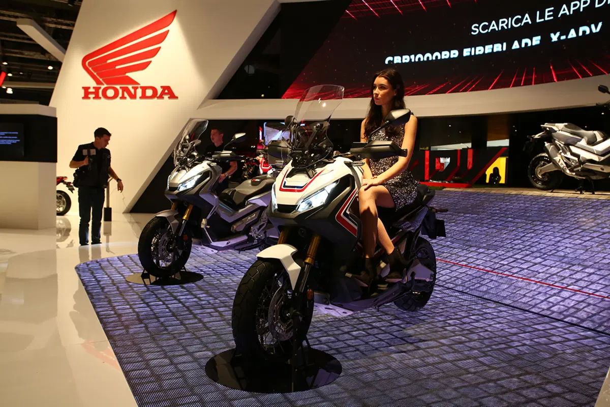 Honda X-ADV a EICMA 2016: foto e dati EMBARGO (3)