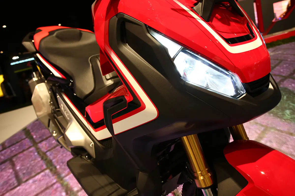 Honda X-ADV a EICMA 2016: foto e dati EMBARGO (4)