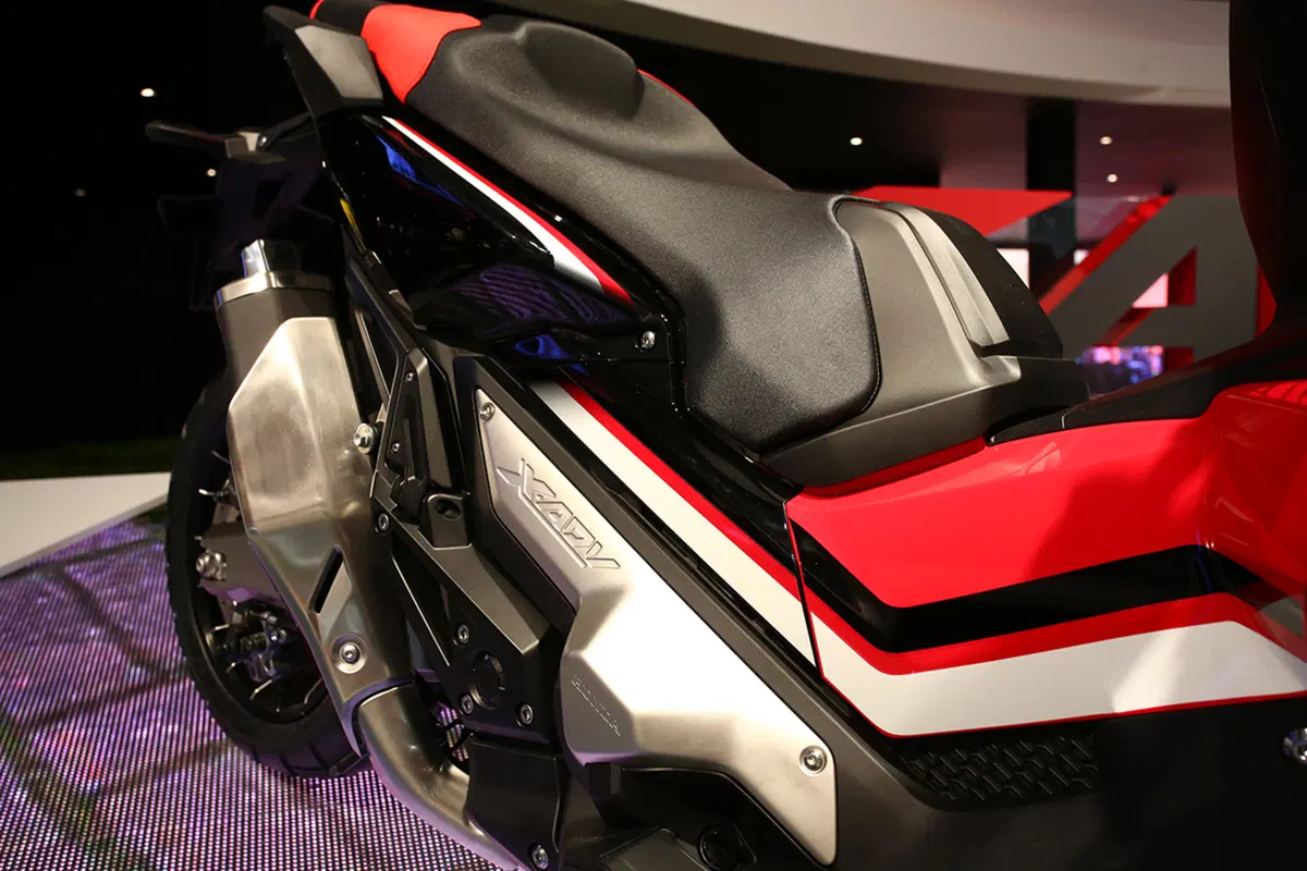 Honda X-ADV a EICMA 2016: foto e dati EMBARGO (5)