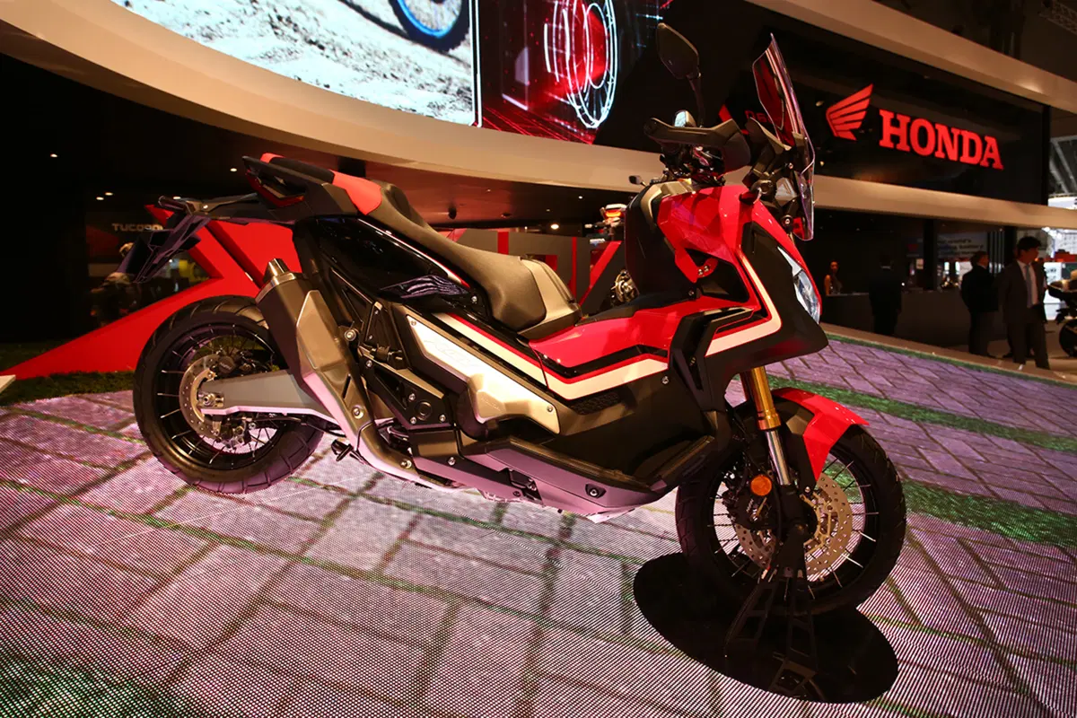 Honda X-ADV a EICMA 2016: foto e dati EMBARGO (9)