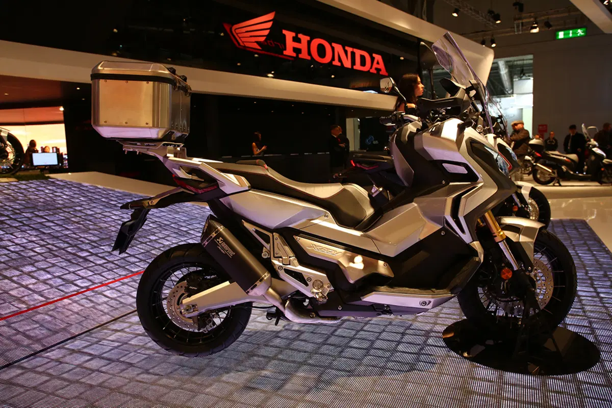 Honda X-ADV a EICMA 2016: foto e dati EMBARGO (10)