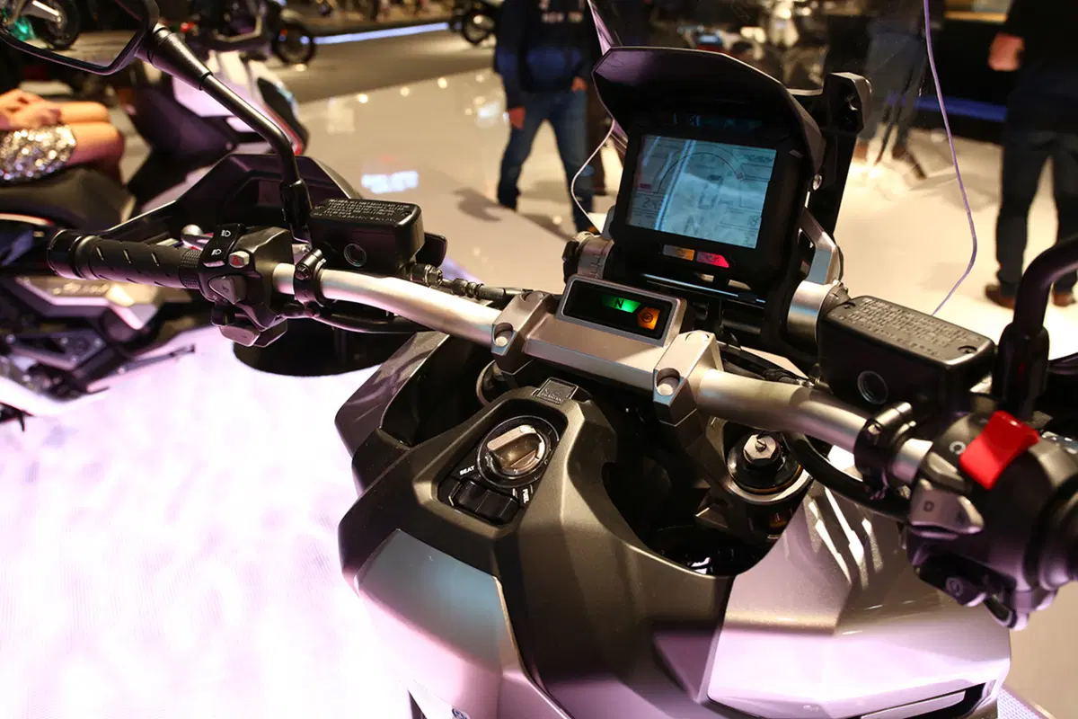 Honda X-ADV a EICMA 2016: foto e dati EMBARGO (12)