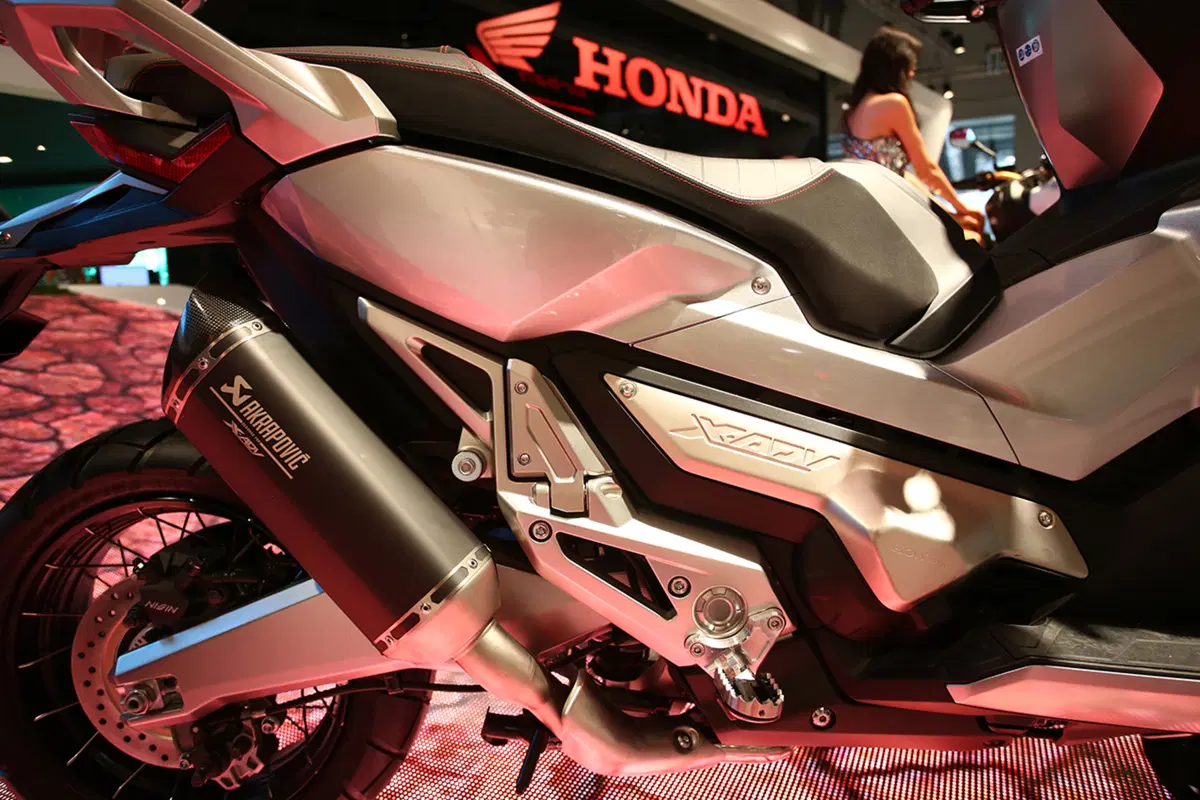 Honda X-ADV a EICMA 2016: foto e dati EMBARGO (13)