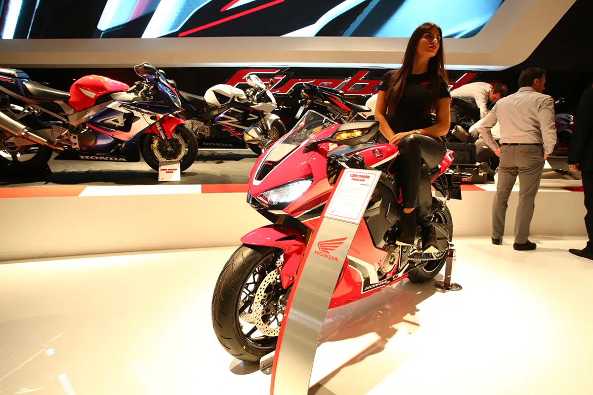 Honda CBR 1000RR Fireblade 2017 a EICMA 2016: foto e dati EMBARGO (2)