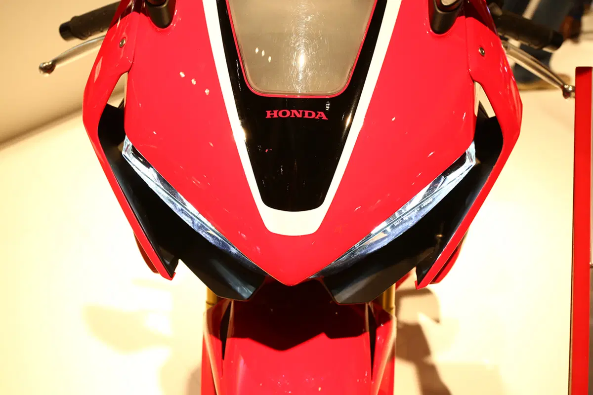 Honda CBR 1000RR Fireblade 2017 a EICMA 2016: foto e dati EMBARGO