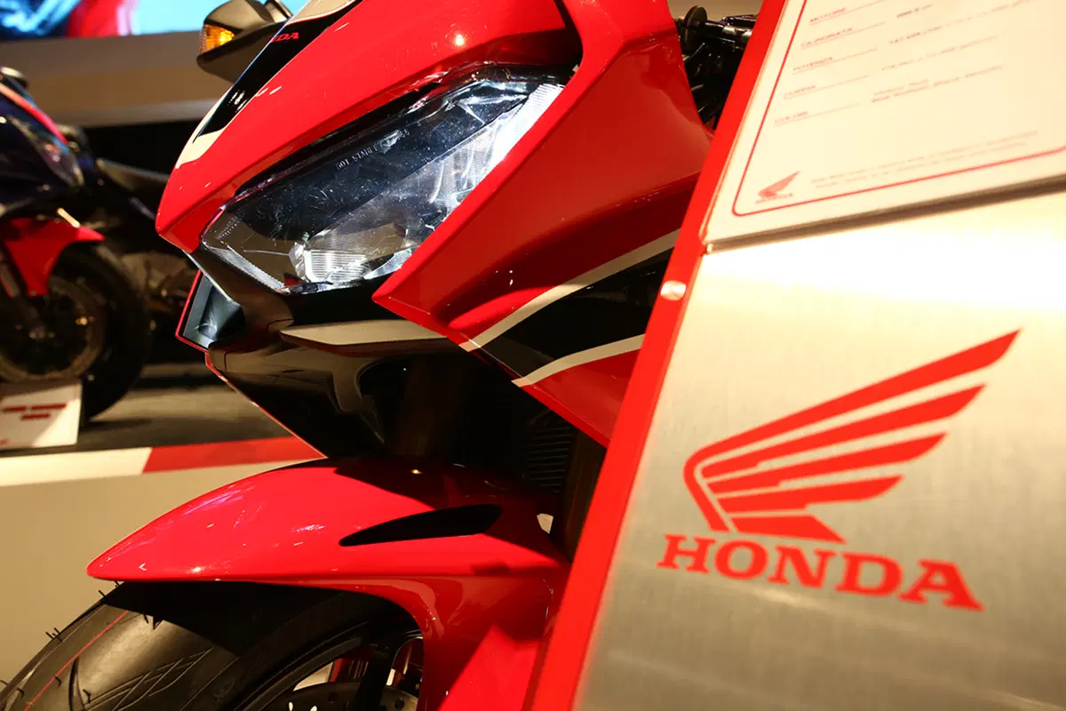 Honda CBR 1000RR Fireblade 2017 a EICMA 2016: foto e dati EMBARGO (3)