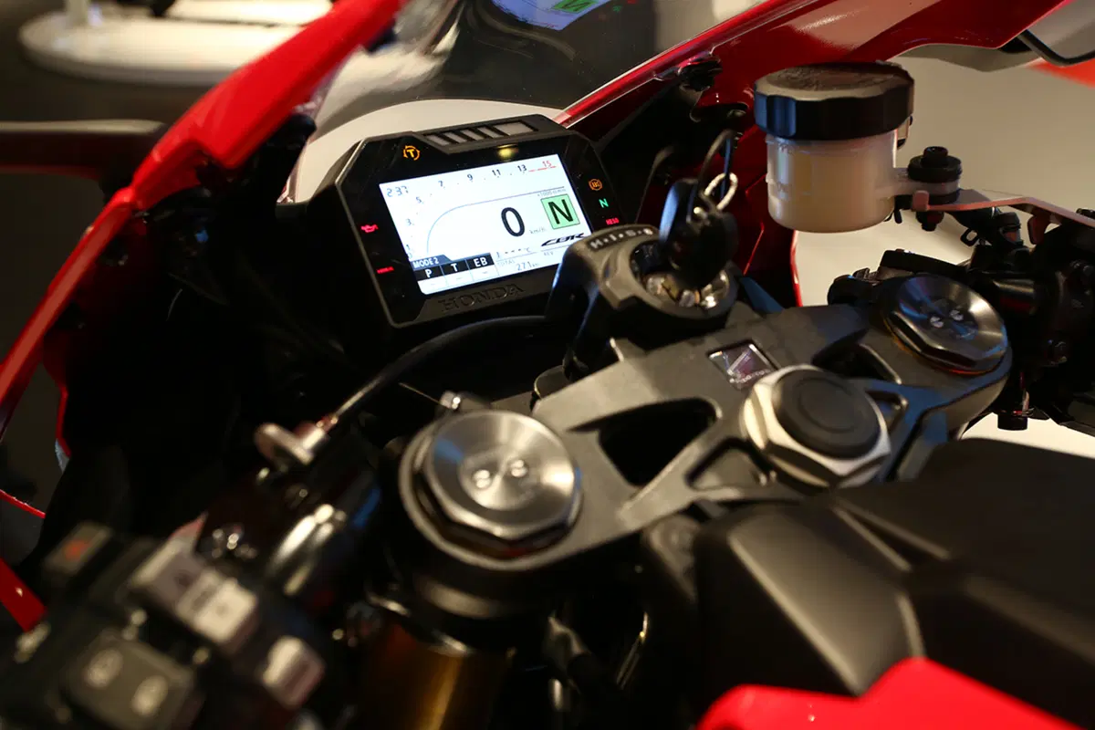Honda CBR 1000RR Fireblade 2017 a EICMA 2016: foto e dati EMBARGO (6)