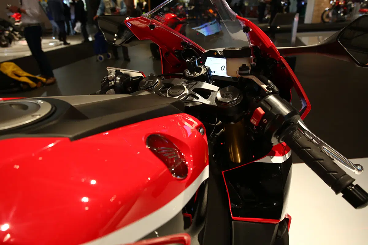 Honda CBR 1000RR Fireblade 2017 a EICMA 2016: foto e dati EMBARGO (8)